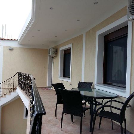 Gougousis Apartments Kaloyiros Ngoại thất bức ảnh