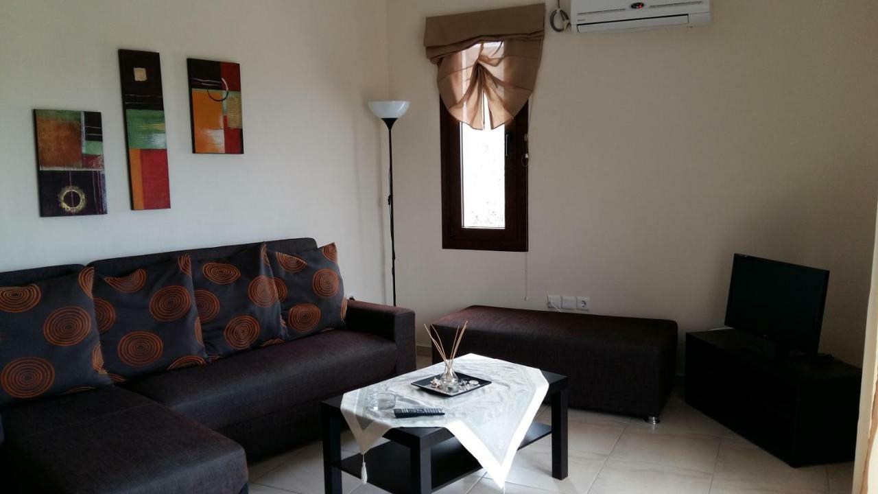Gougousis Apartments Kaloyiros Ngoại thất bức ảnh