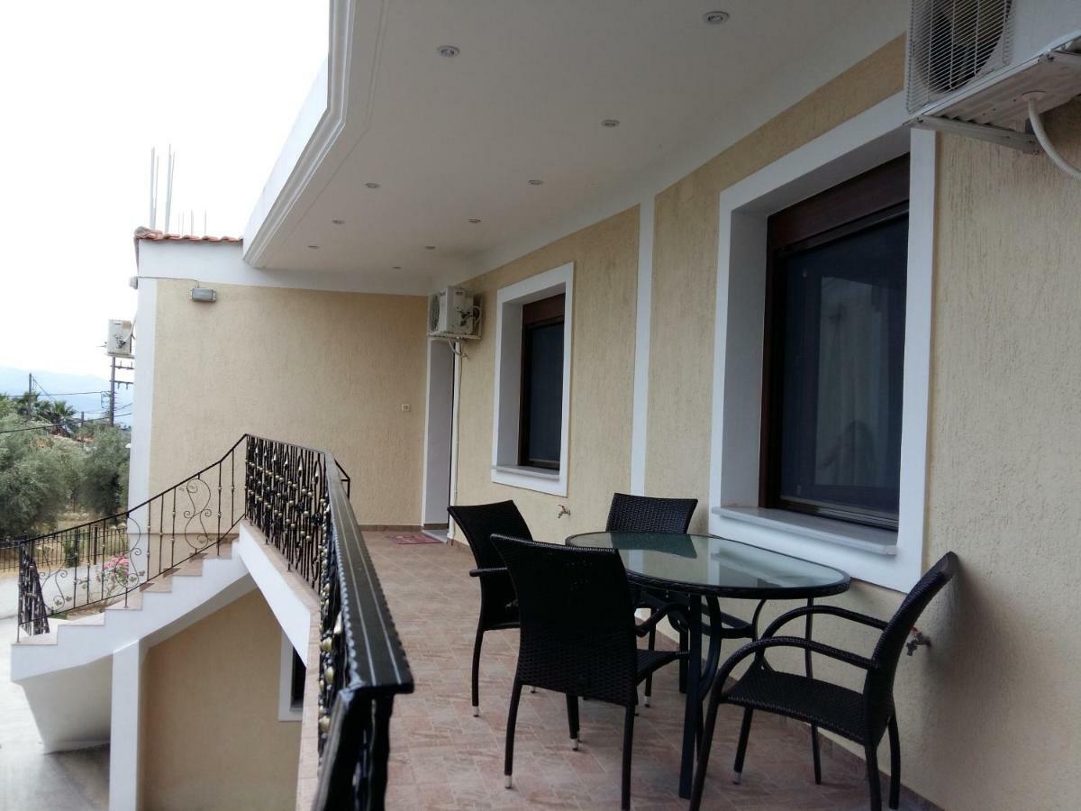 Gougousis Apartments Kaloyiros Ngoại thất bức ảnh