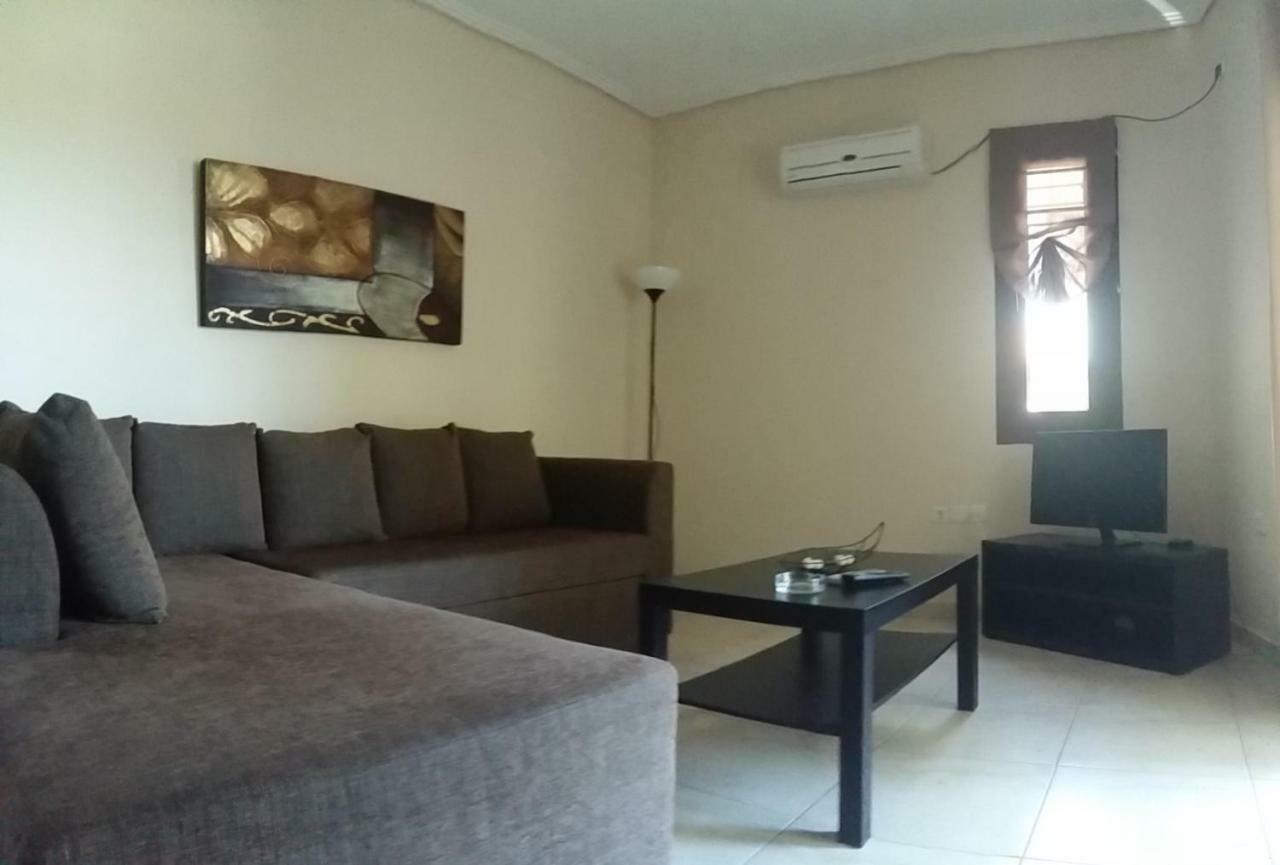 Gougousis Apartments Kaloyiros Ngoại thất bức ảnh